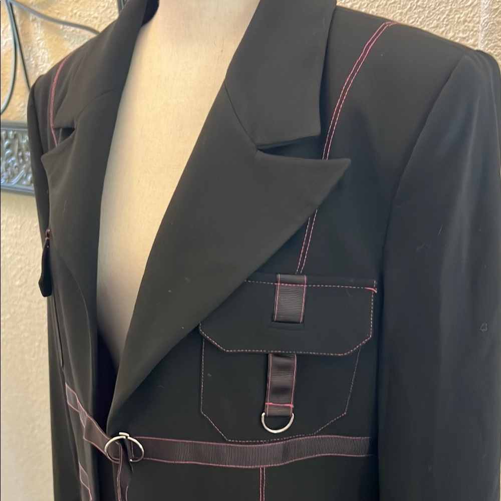 Black Trench Coat with Classic Silhouette - Picture 5 of 9